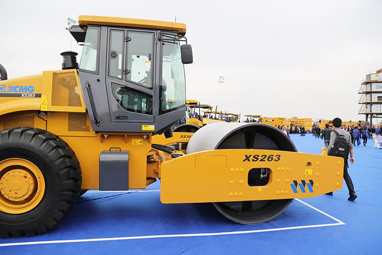 XCMG 26 ton vibratory road roller XS263 China heavy duty single drum road rollers price